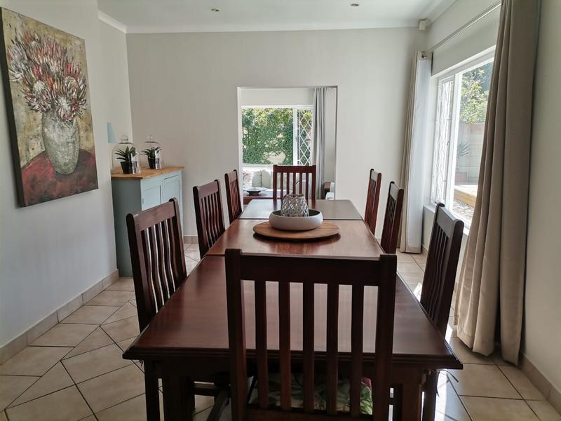 To Let 4 Bedroom Property for Rent in Signal Hill Western Cape